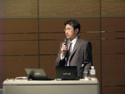 「維持管理に関わる構造解析技術」を講演する北海道大学大学院准教授　佐藤靖彦氏